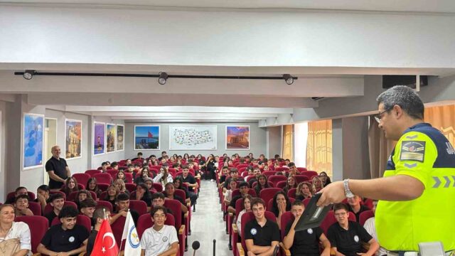 KUŞADASI'NDA ÖĞRENCİLERE TRAFİK VE MOTOSİKLET GÜVENLİĞİ SEMİNERİ