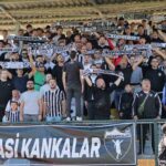AYDINSPOR, 2026-2027 SEZONU ÖNCESİNDE KADRO YAPILANMASINI SÜRDÜRÜRKEN, GEÇEN SEZON SÜPER AMATÖR LİG ŞAMPİYONLUĞUNDA GÖREV ALAN TEKNİK DİREKTÖR ALİ TÜRKEL İLE FUTBOLCULAR BARIŞ KAZER VE MURAT YORGANCIOĞLU YENİDEN KADROYA DAHİL EDİLDİ.