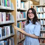 İZMİR EKONOMİ ÜNİVERSİTESİ (İEÜ) MEZUNU BERRA OKUDURLAR, ŞİİRE DÜNYA GENELİNDE DAHA FAZLA ÖNEM VERİLMESİ GEREKTİĞİNİ KONU ALAN İNGİLİZCE MAKALESİYLE AVRUPA’NIN ZİRVESİNE ÇIKTI.