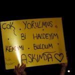 MANİSA’NIN KULA İLÇESİNİN DÜŞMAN İŞGALİNDEN KURTULUŞUNUN 104. YIL DÖNÜMÜ DOLAYISIYLA DÜZENLENEN ETKİNLİKLER KAPSAMINDA SAHNE ALAN AYNA GRUBU, SEVİLEN ŞARKILARIYLA KULALILARA UNUTULMAZ BİR GECE YAŞATTI.