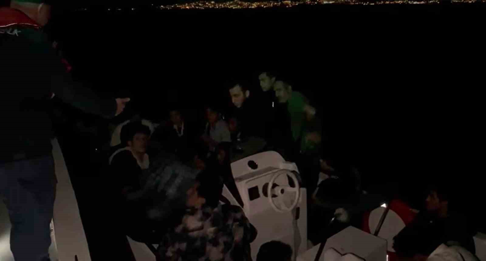 Mobil radar tespit etti, düzensiz göçmenler yakalandı