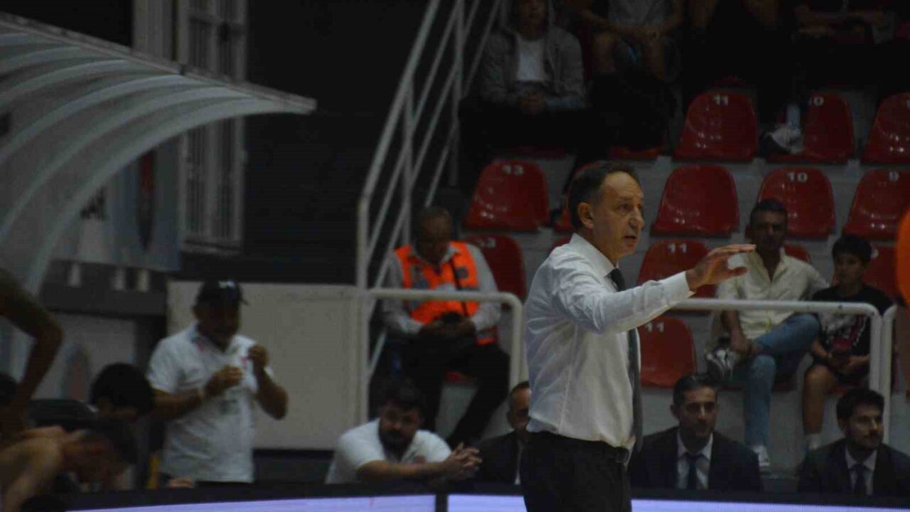 ALİAĞA PETKİMSPOR BAŞANTRENÖRÜ ORHUN ENE, "BASKETBOL KALİTESİNİ YÜKSELTMEYE DEVAM EDECEĞİZ" DEDİ.