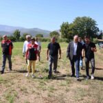 MUĞLA’NIN YATAĞAN İLÇESİNDE TARIMSAL ÜRETİME DİKKAT ÇEKMEK VE ÜRETİCİLERİN EMEĞİNİ TAÇLANDIRMAK AMACIYLA HASAT ŞENLİĞİ GERÇEKLEŞTİRİLDİ. YENİ MAHALLE VE YENİKÖY MAHALLELERİNDE DÜZENLENEN ETKİNLİKTE, ÜRETİCİLER VE İLÇE PROTOKOLÜ BİR ARAYA GELDİ.