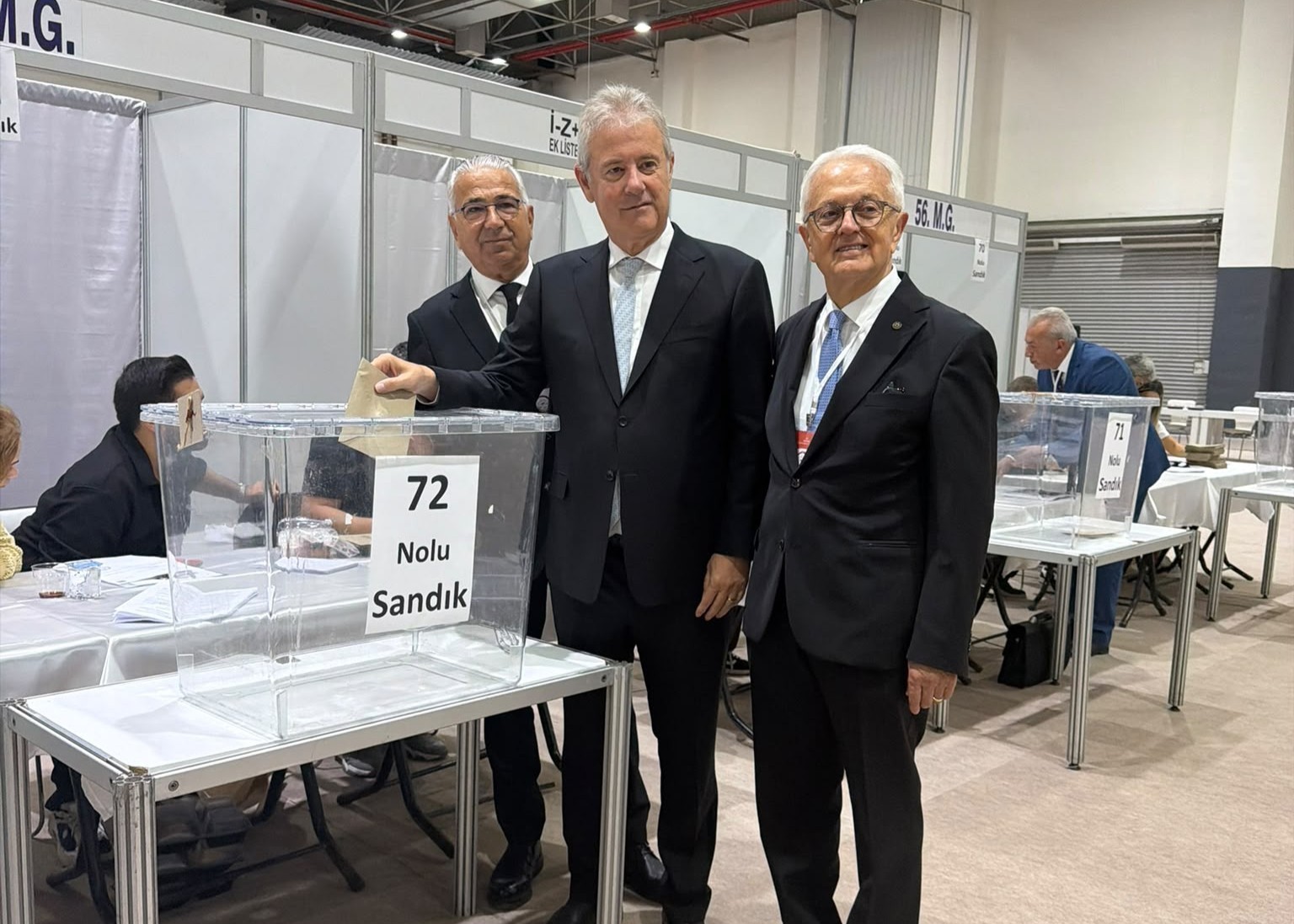 İZTO’da seçim heyecanı: İlk oyu Başkan Özgener kullandı