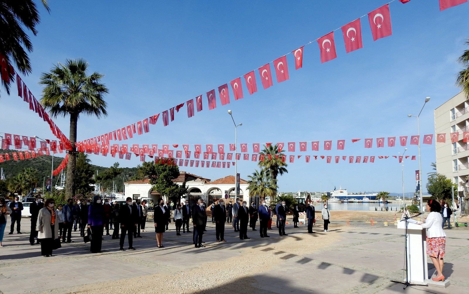 23 Nisan, Çeşme’de resmi törenle kutlandı
