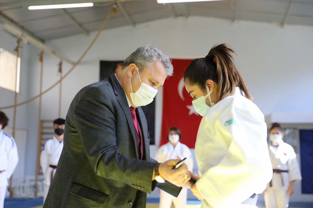 23 judocunun siyah kuşaklarını Başkan Çerçi taktı