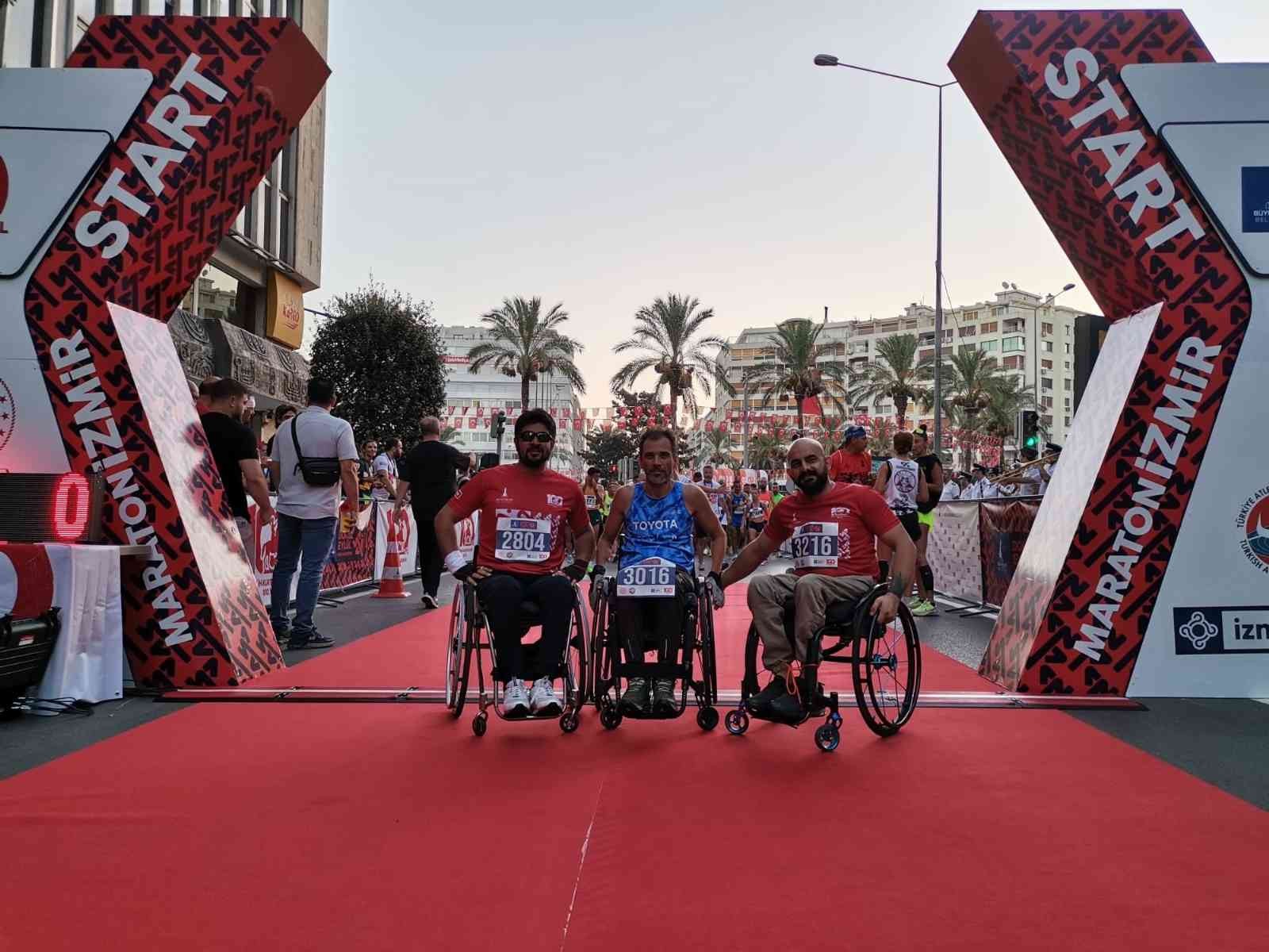 9 Eylül İzmir Yarı Maratonu rekor katılımla başladı