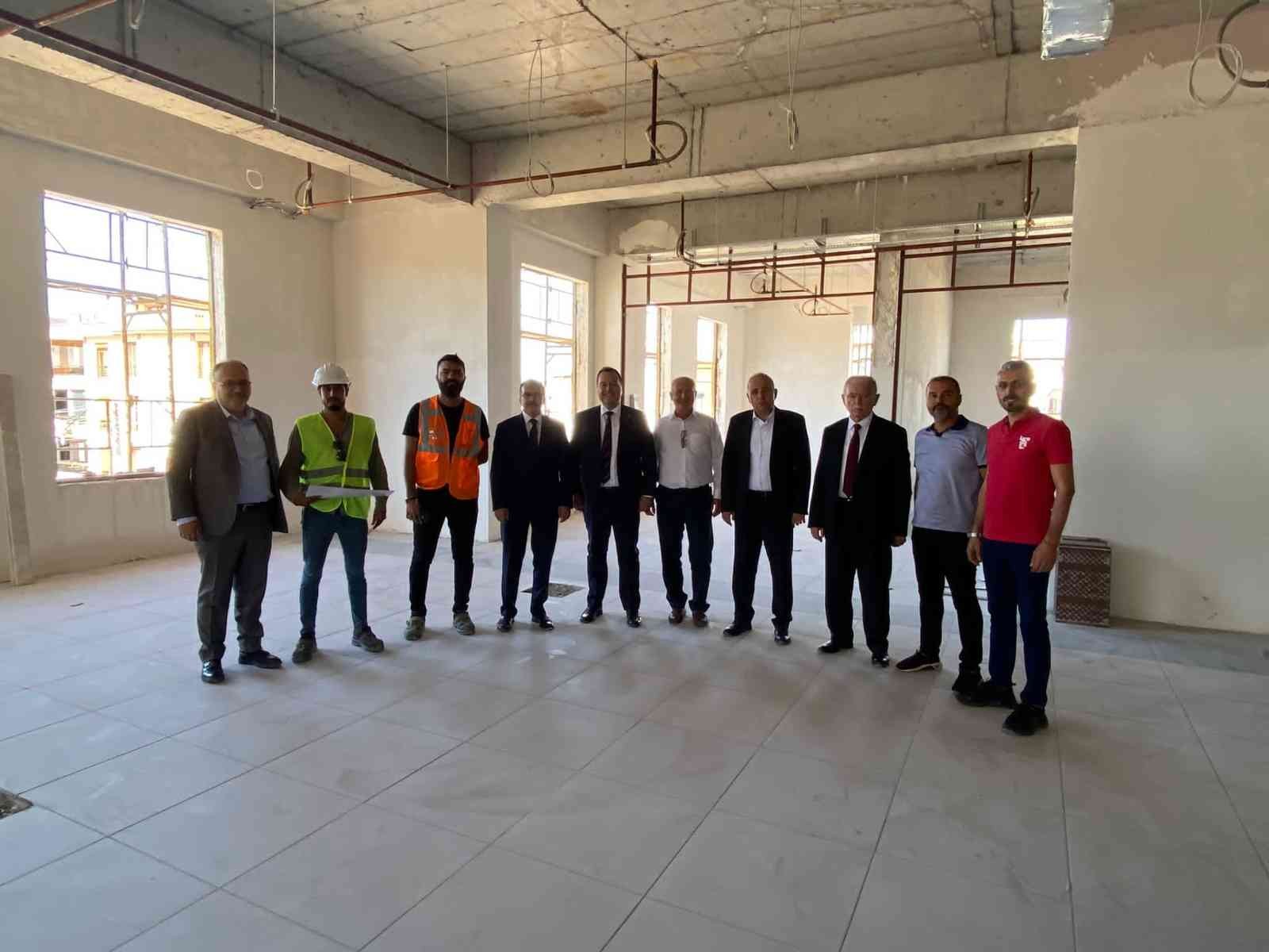 AK Parti’li Aydemir Akhisar ve Kırkağaç’ta yatırımları inceledi