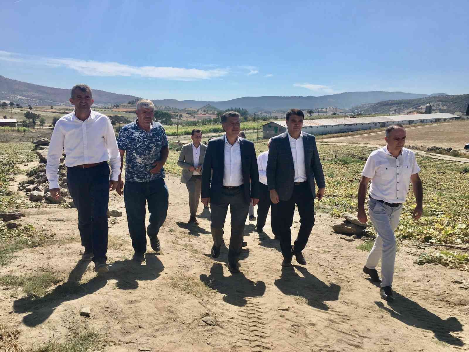 AK Parti’li Özkan Demirci’de esnaf ve çiftçilerle bir araya geldi