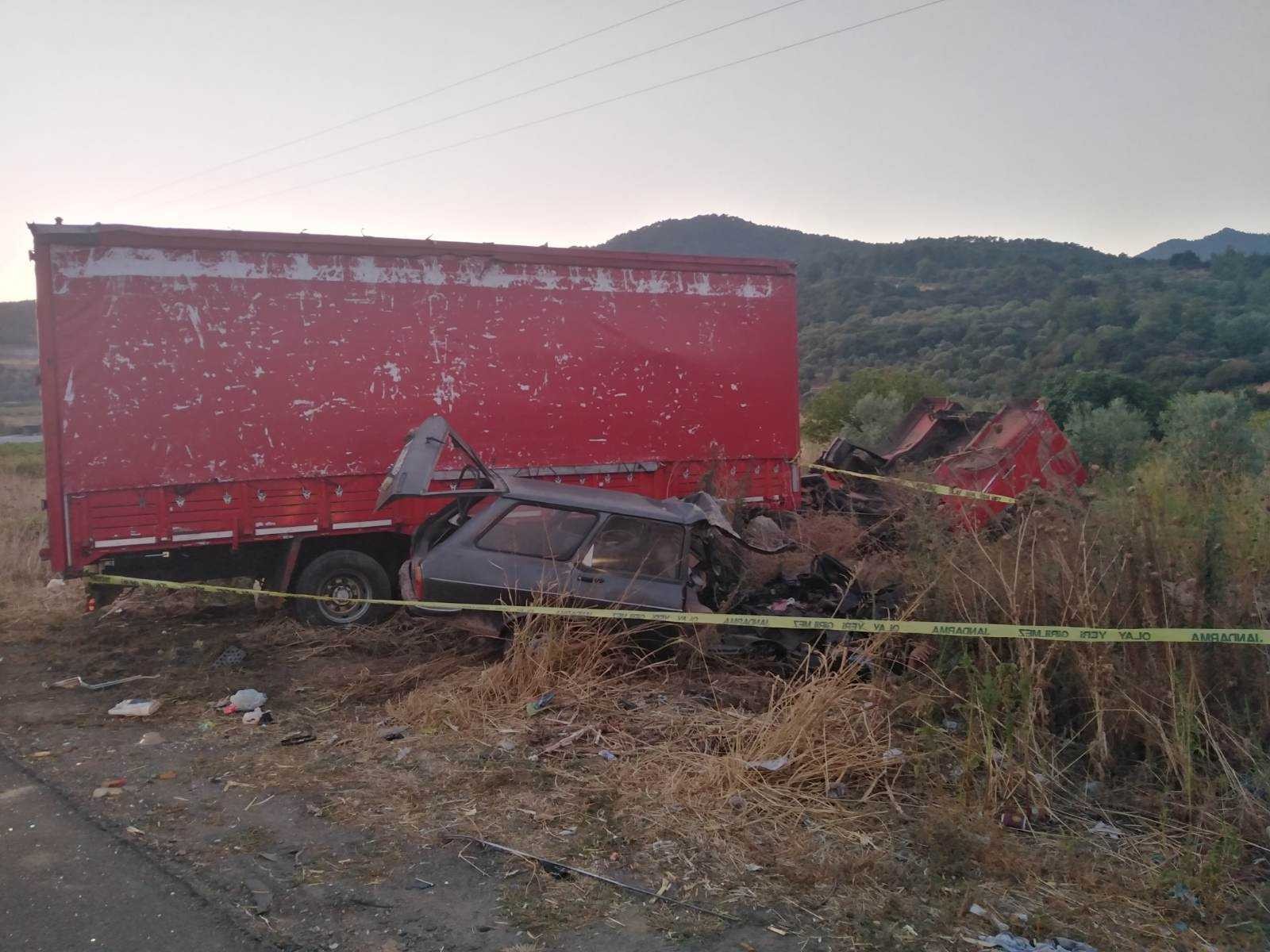 Abi kardeş kazada can verdi