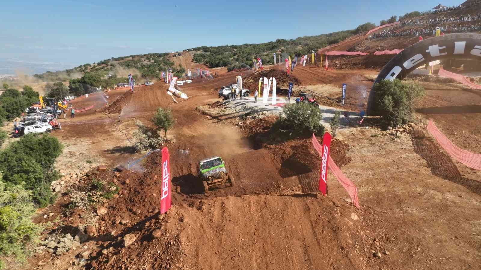Adrenalin tutkunları Merkezefendi off-road pistinde buluştu