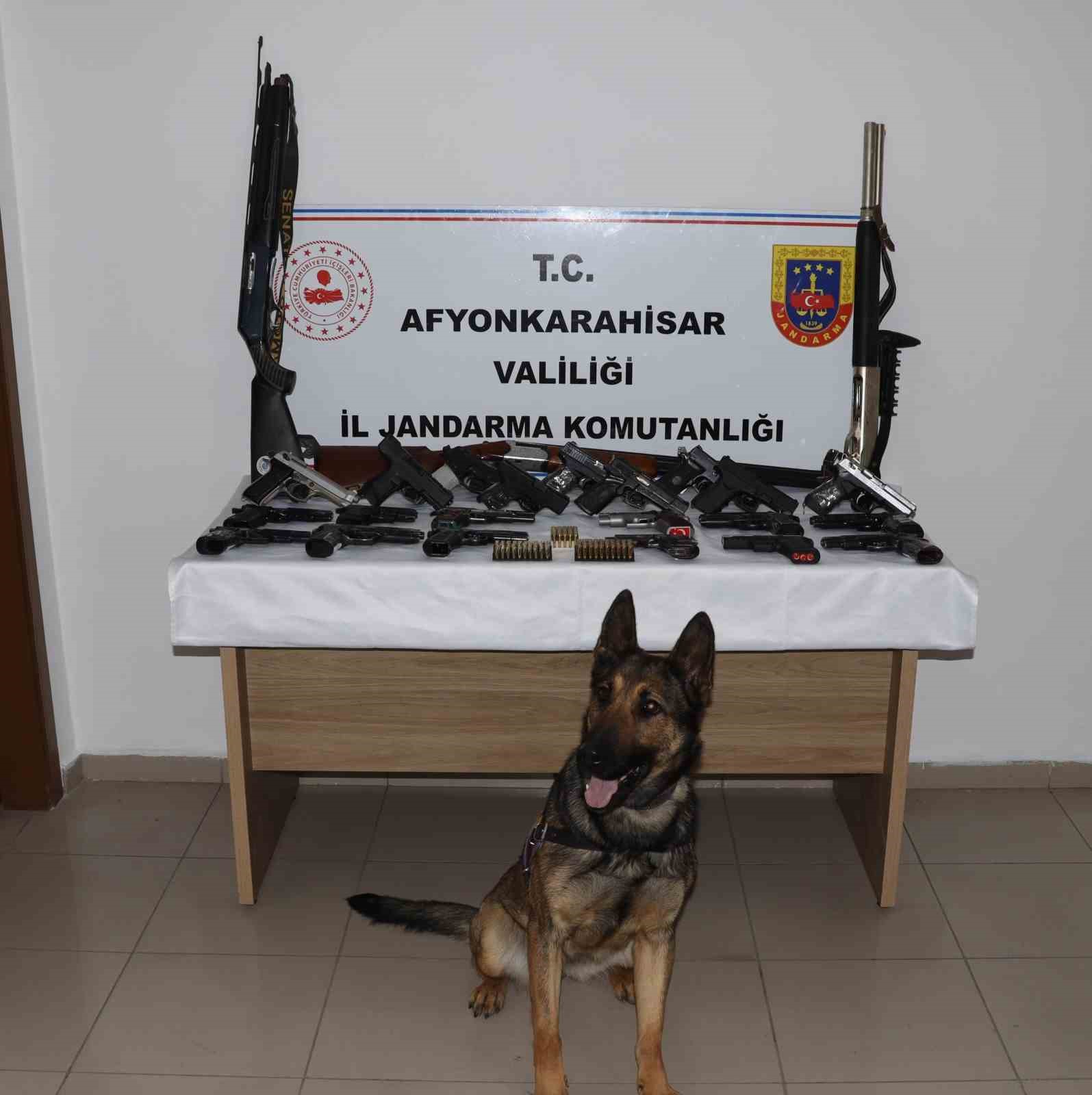 Afyonkarahisar’da havaya rastgele ateş eden 17 şüpheli yakalandı