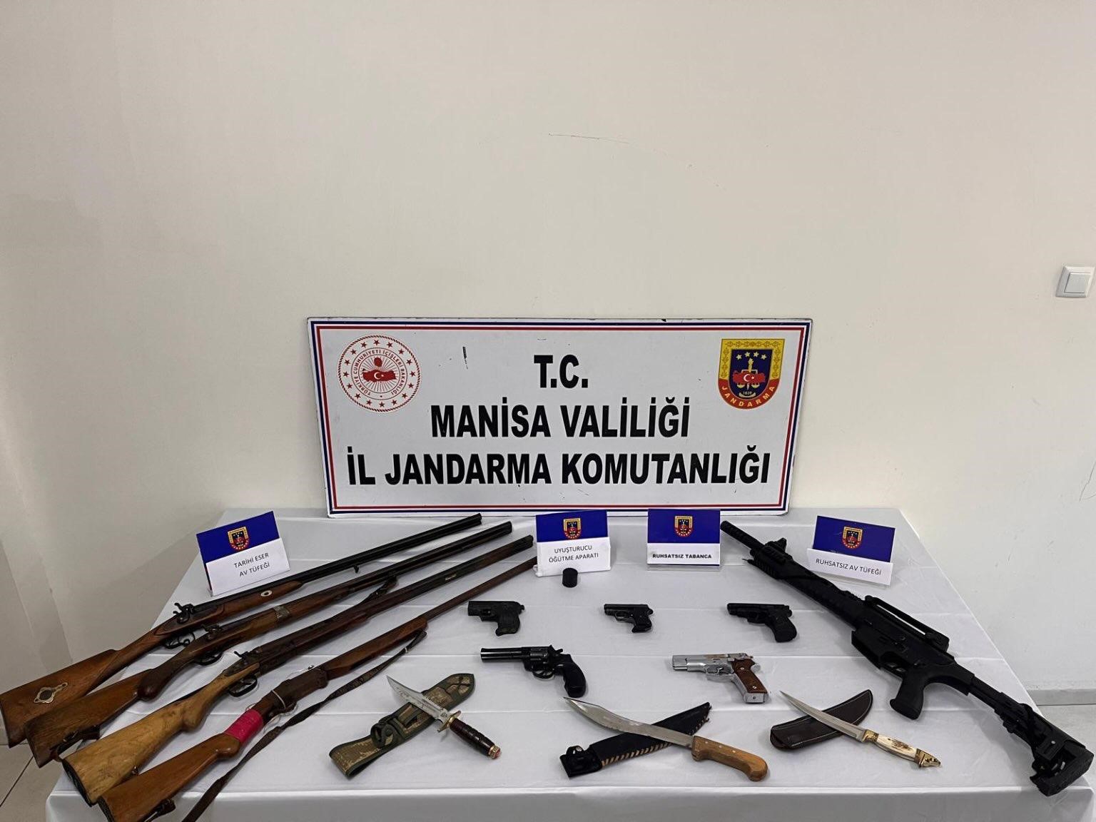 Akhisar’da silah kaçakçılığı operasyonu