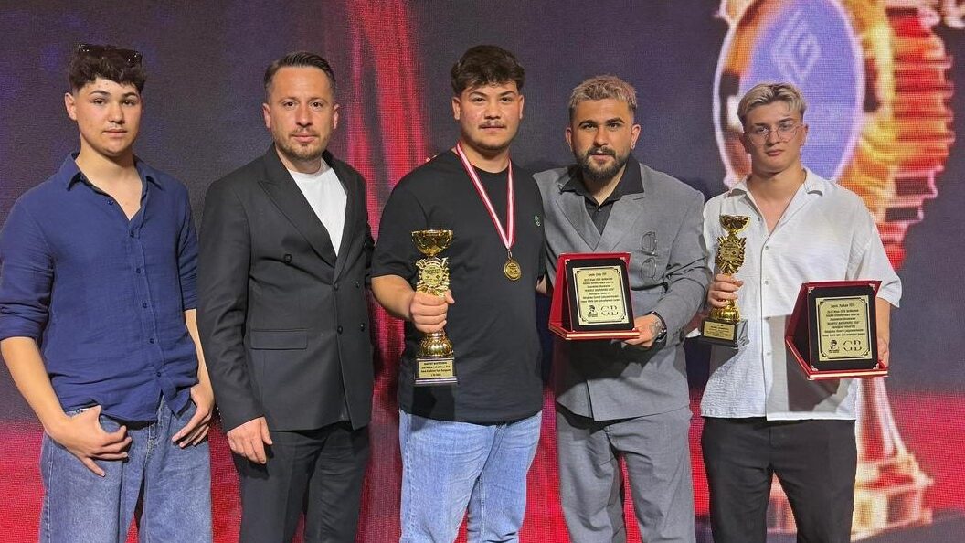 Akhisarlı berberler dünya sahnesinde jüri koltuğunda