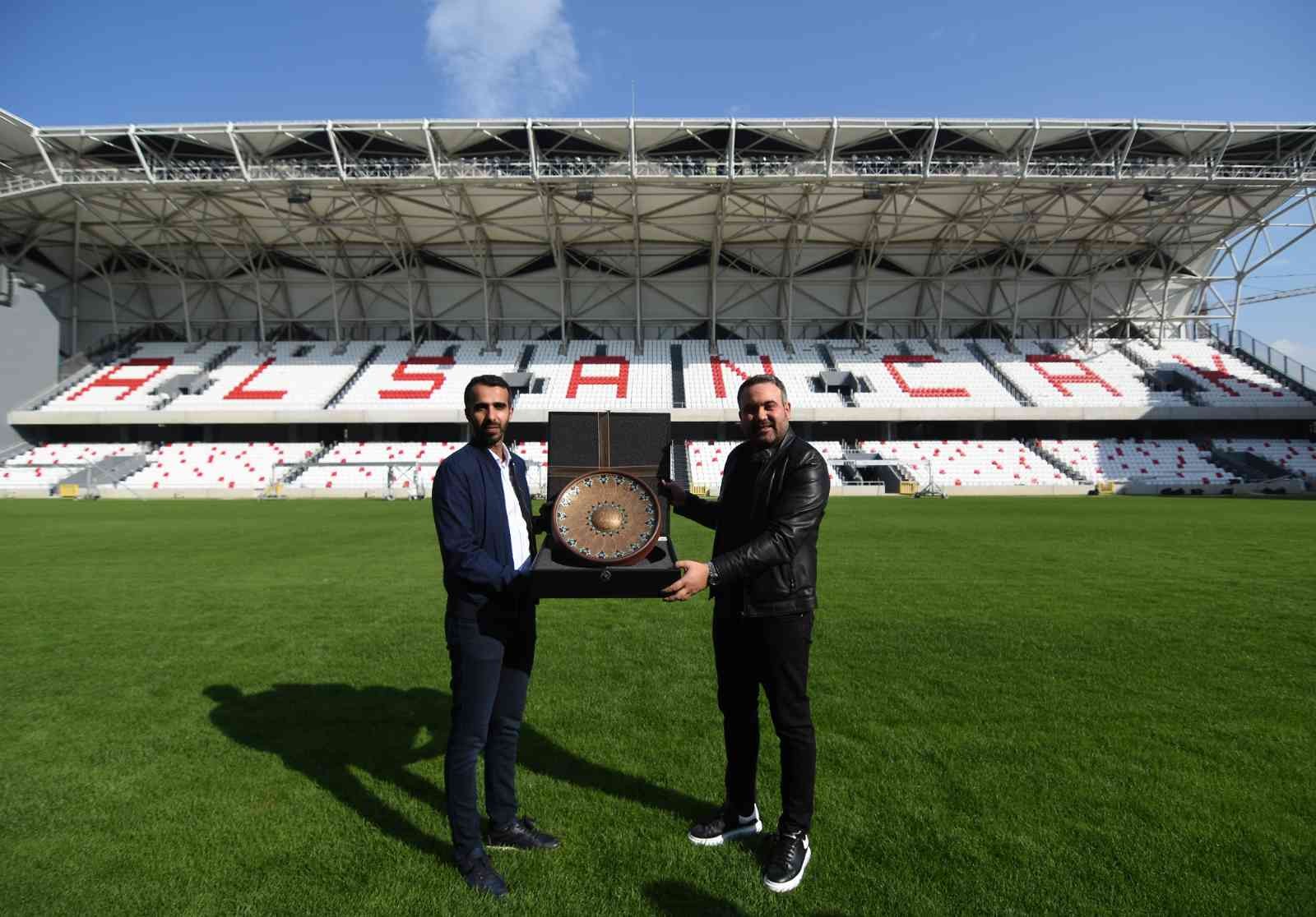 Al-Marri’den Alsancak Stadı turu