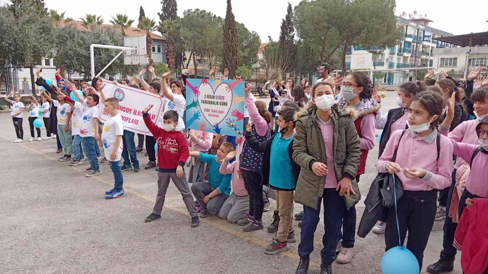 Alaşehir’de Dünya Otizm Günü kutlandı