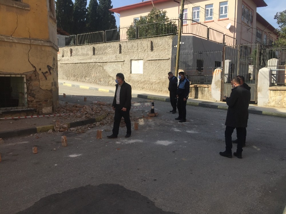 Alaşehir’de çatısı çöken bina tarihi tescilli çıktı