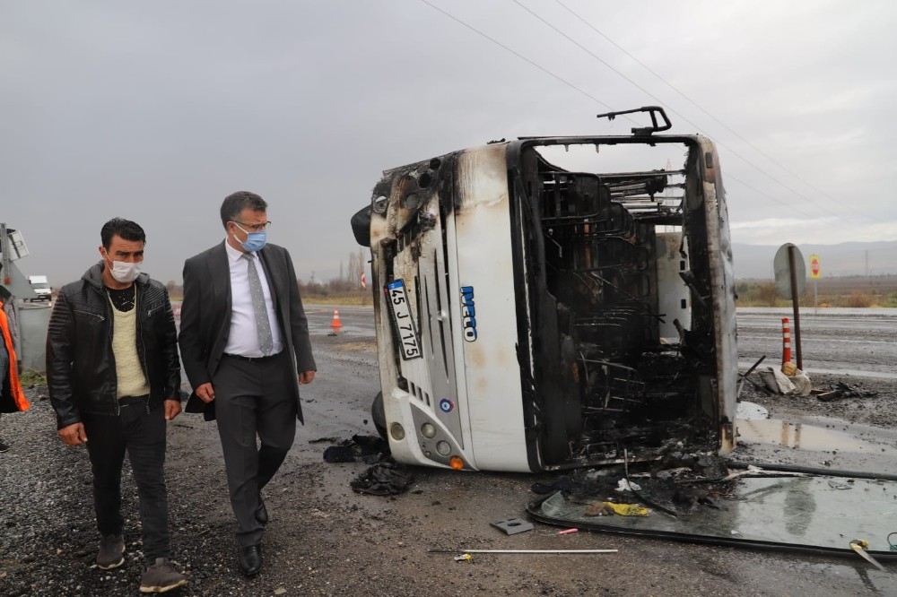 Alaşehir’de işçi servisi alevlere teslim oldu (2)