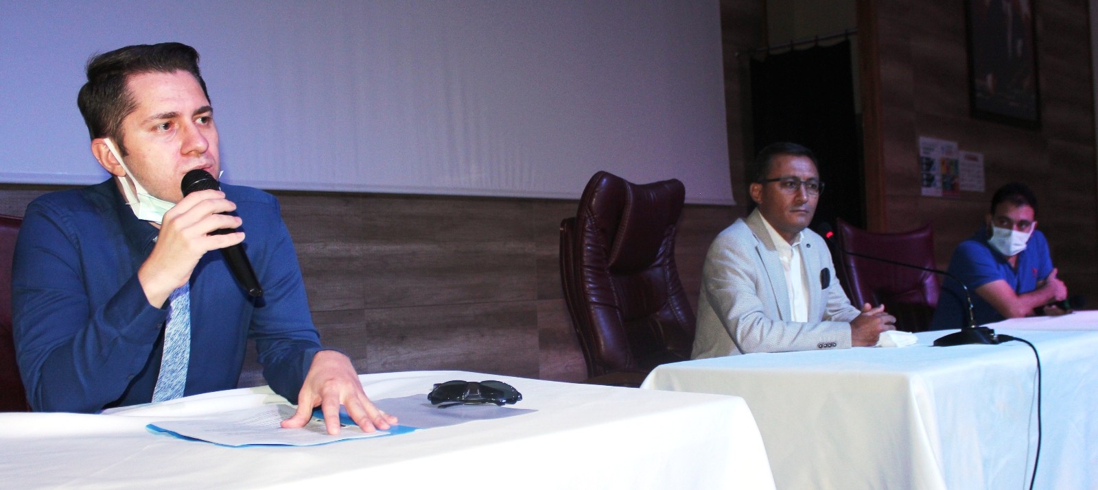 Alaşehir’de muhtarlar ve imamlarla aşı toplantısı