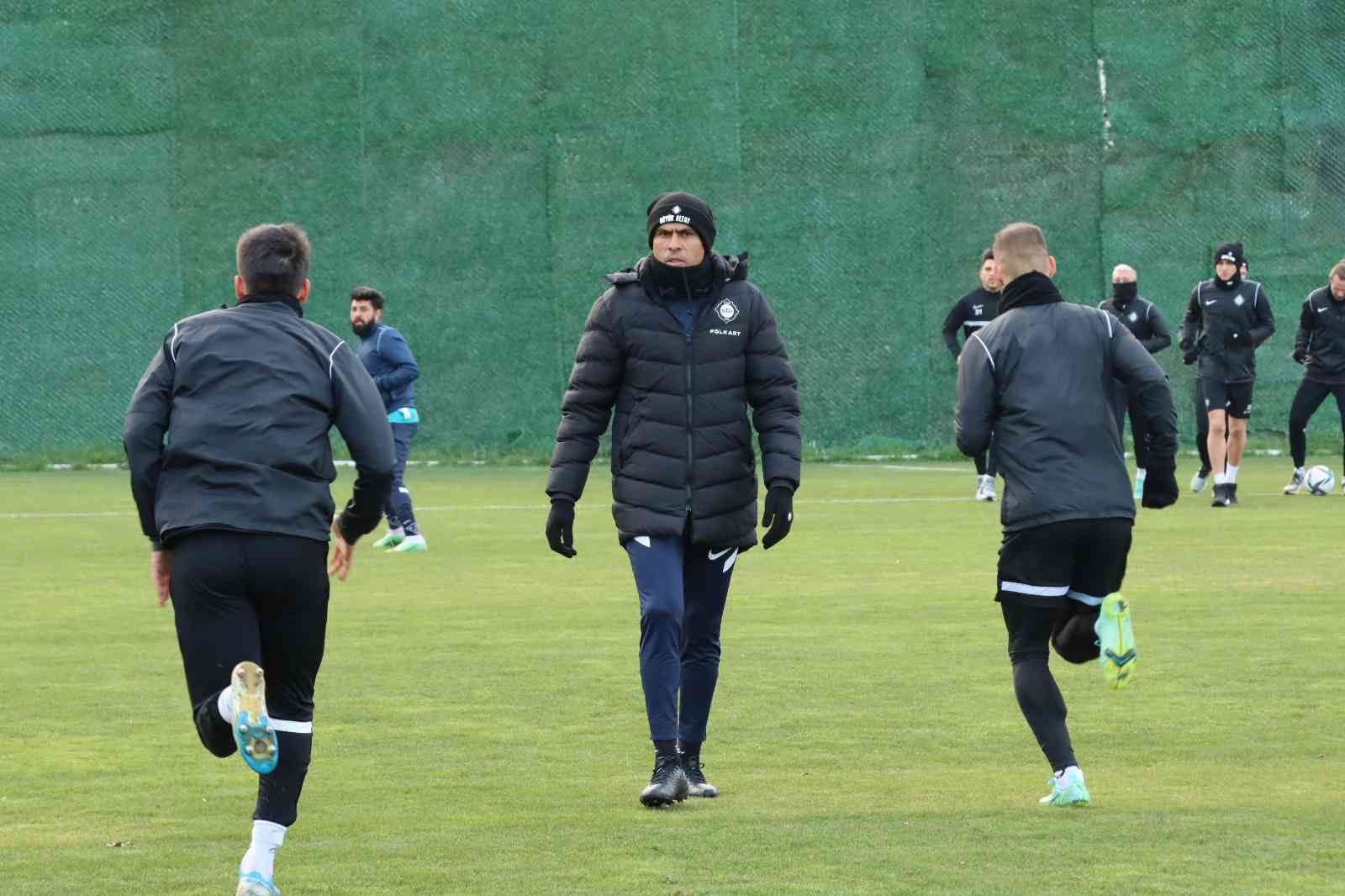 Altay, Antalya’da kampa giriyor