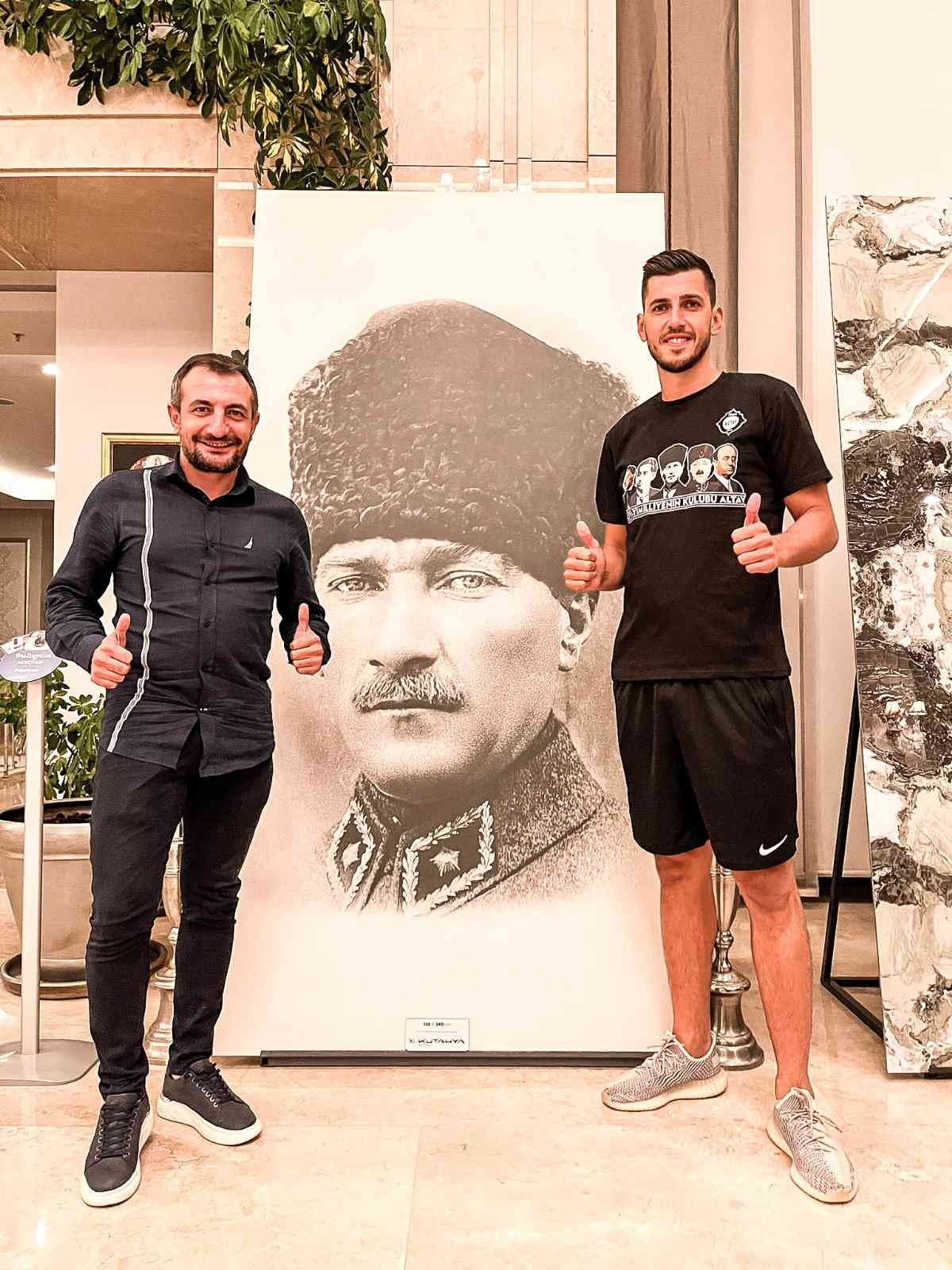 Altay, Ceyhun Gülselam ile sözleşme uzattı
