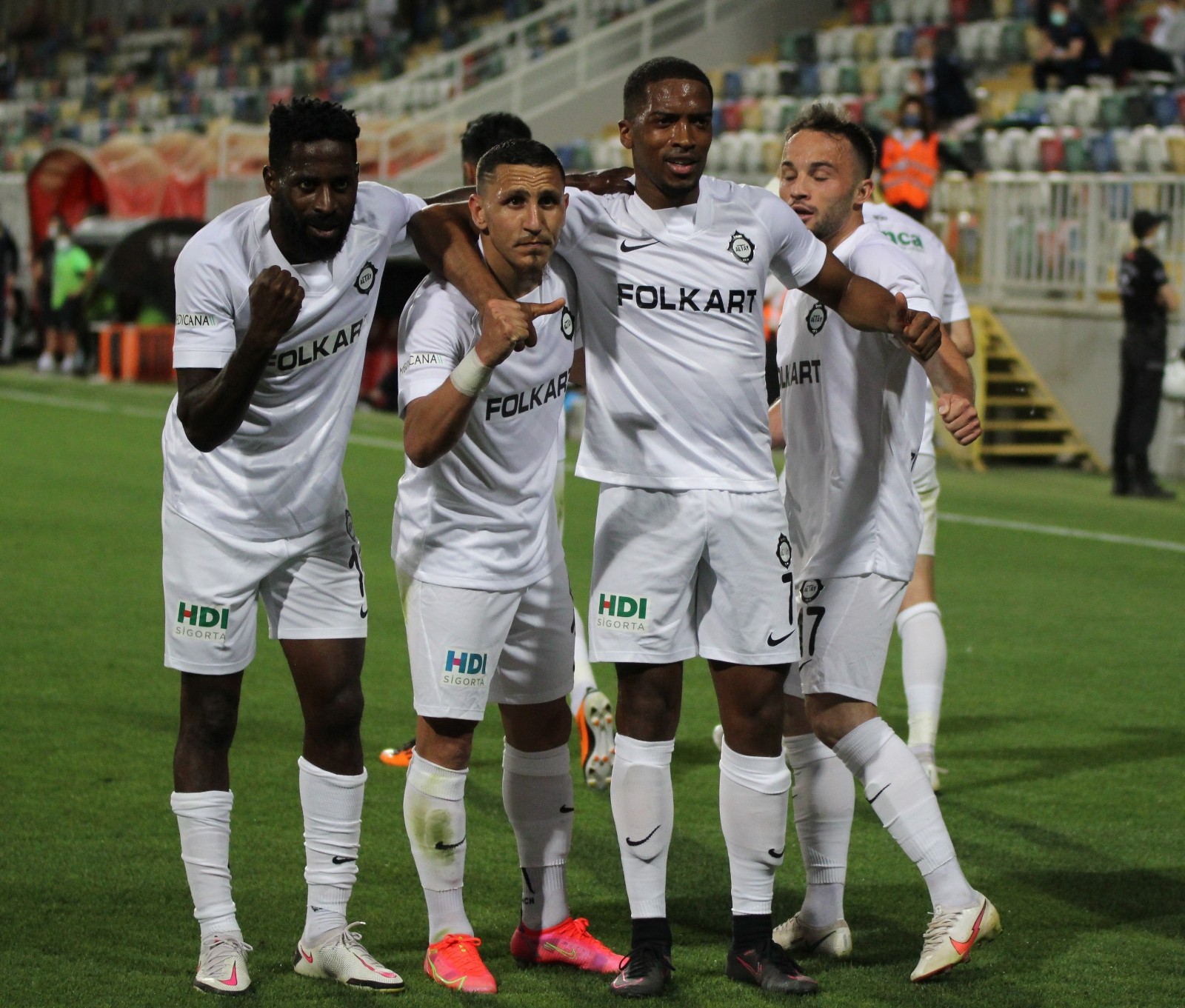 Altay, final için sahada