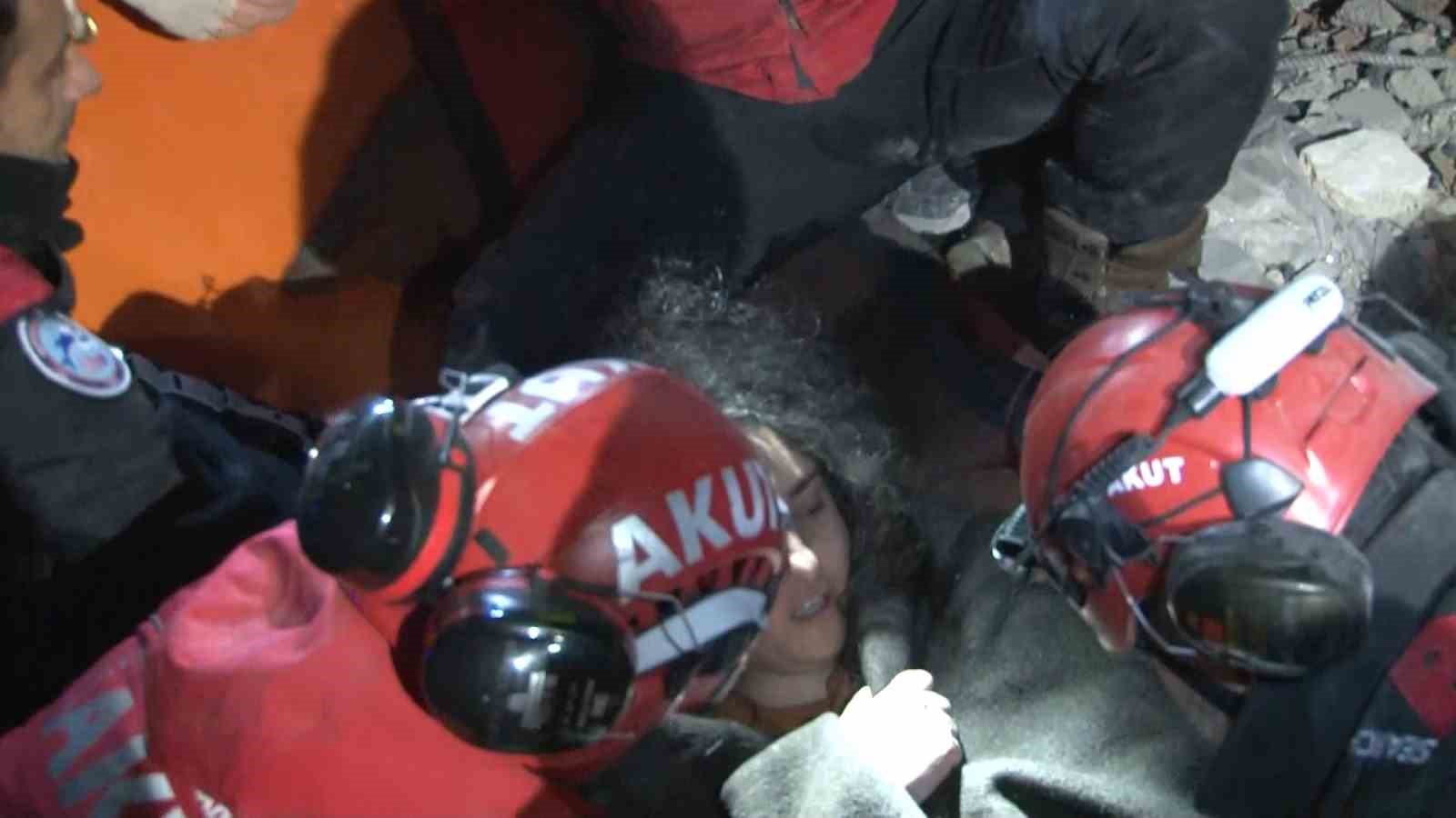 Anne ve çocuğu 47 saat sonra kurtarıldı