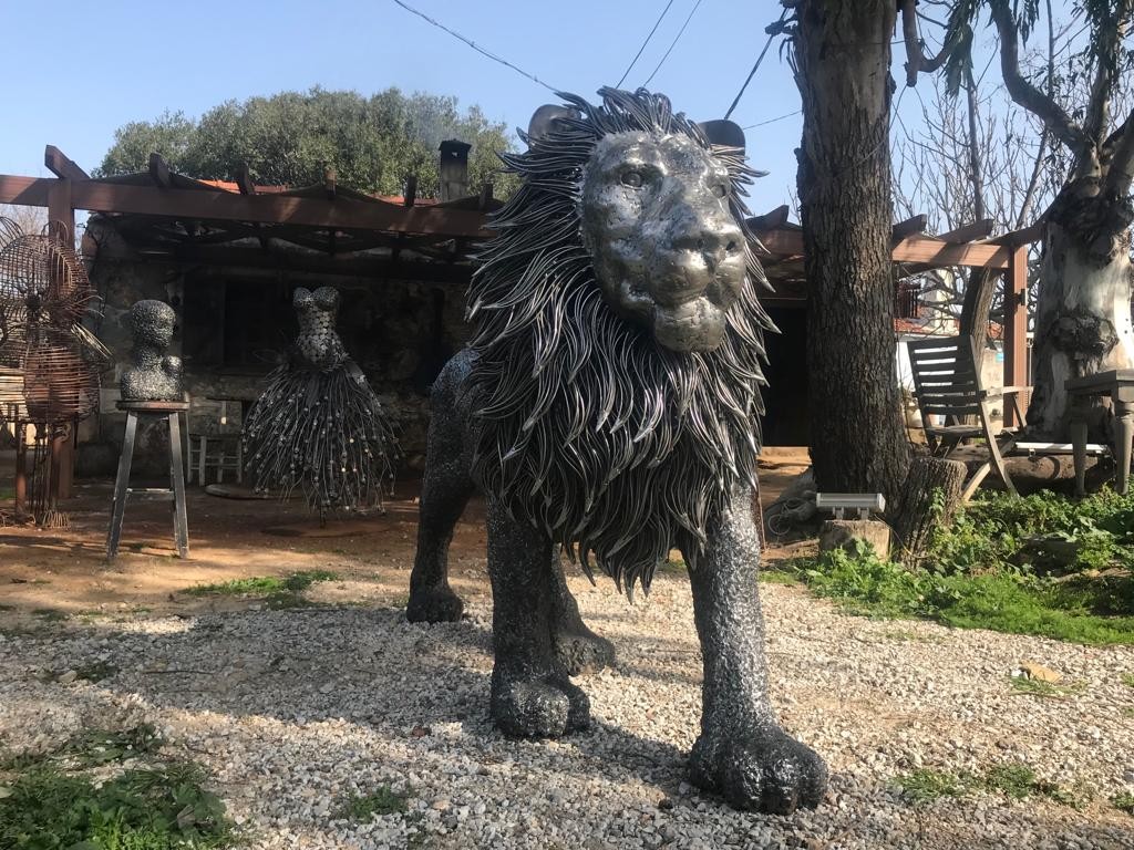 Aslan heykelini Galatasaray – Barcelona maçına yetiştirdiler