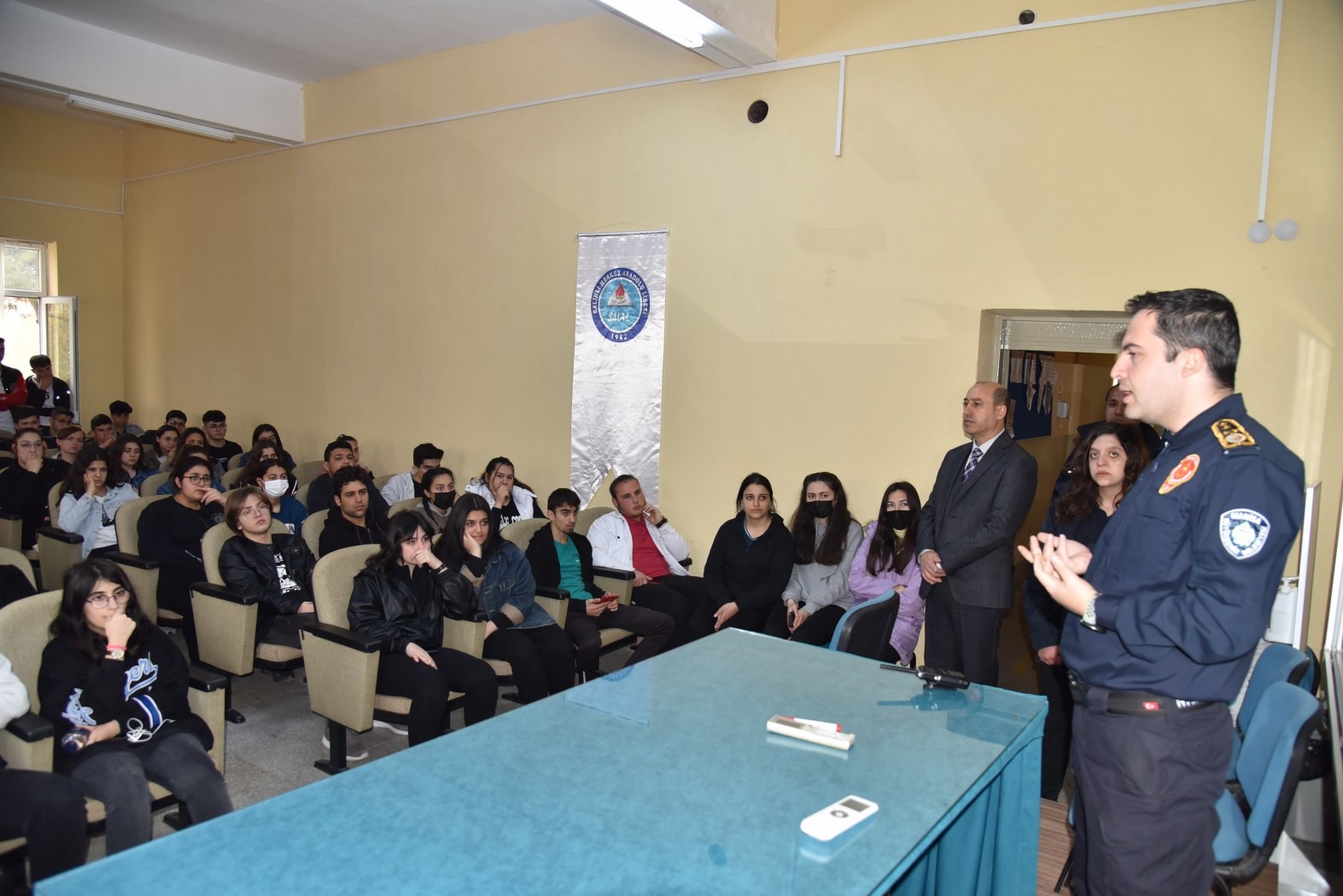 Ateşin kahramanları salihli’de öğrencilerle buluştu