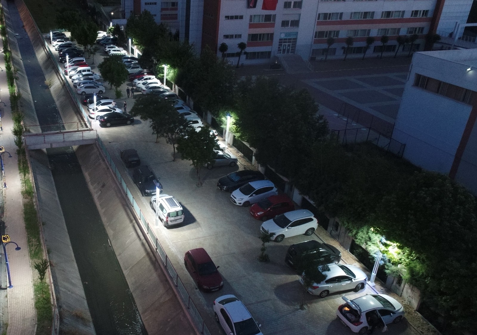 Atıl alan otopark olarak düzenlendi