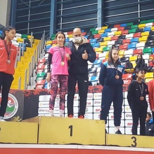 Aydınlı sporcular atletizmdeki başarıları ile gururlandırdı