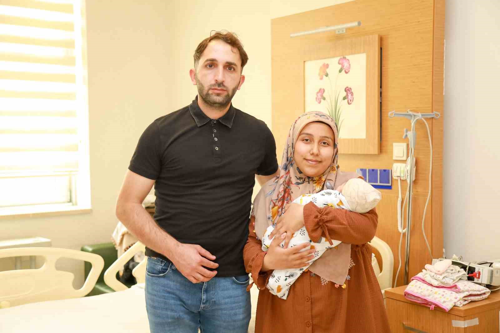 Bağırsakları göğüs kafesinde doğdu