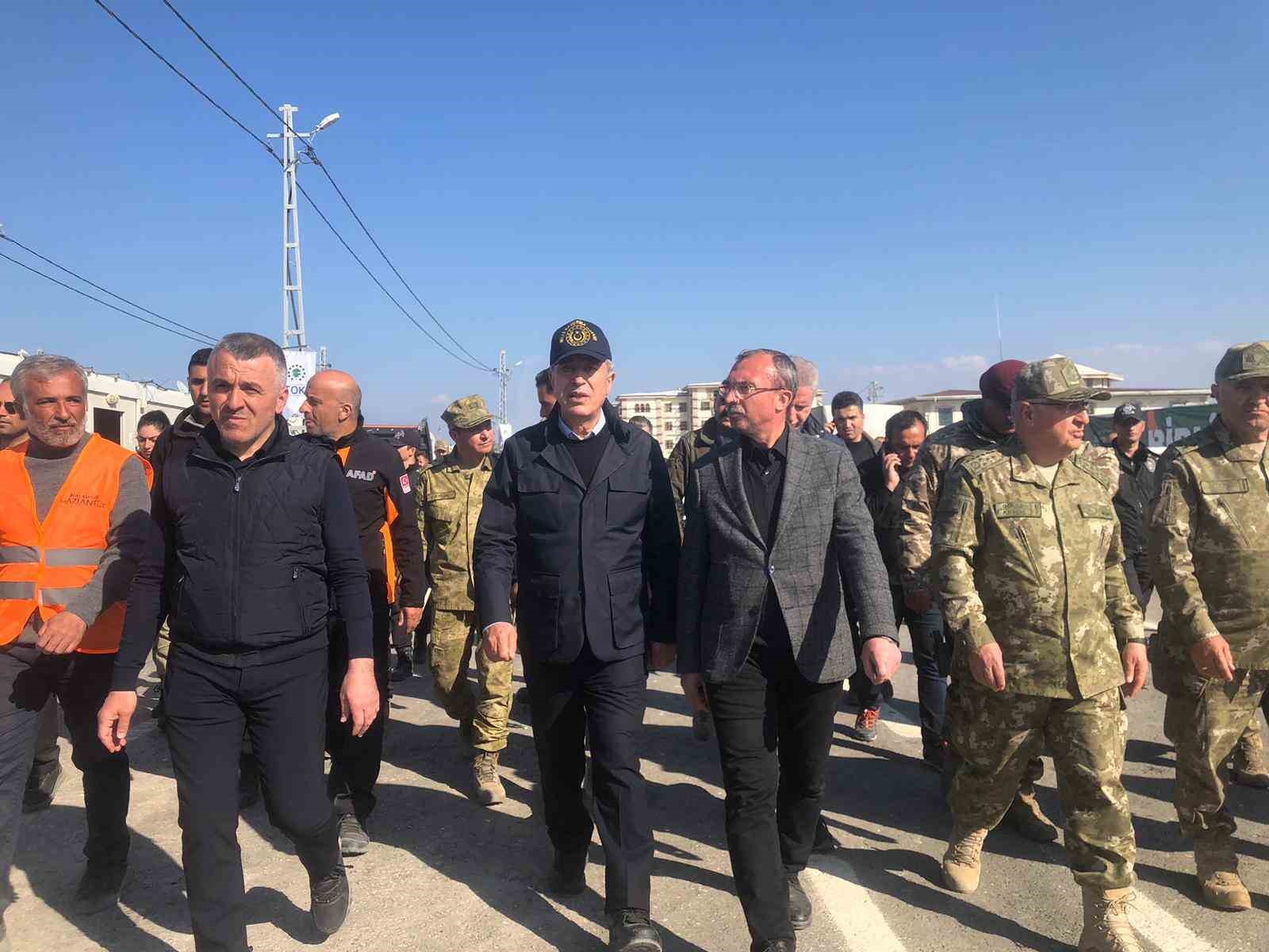 Bakan Akar Nurdağı’nda incelemelerde bulundu