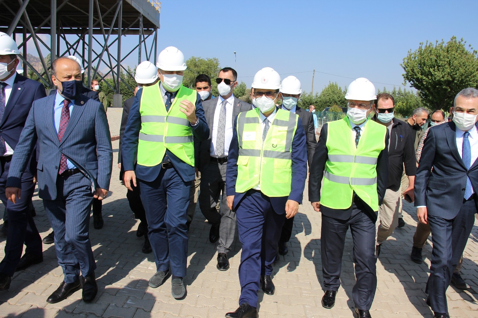 Bakan Dönmez, jeotermallerin önemine dikkat çekti