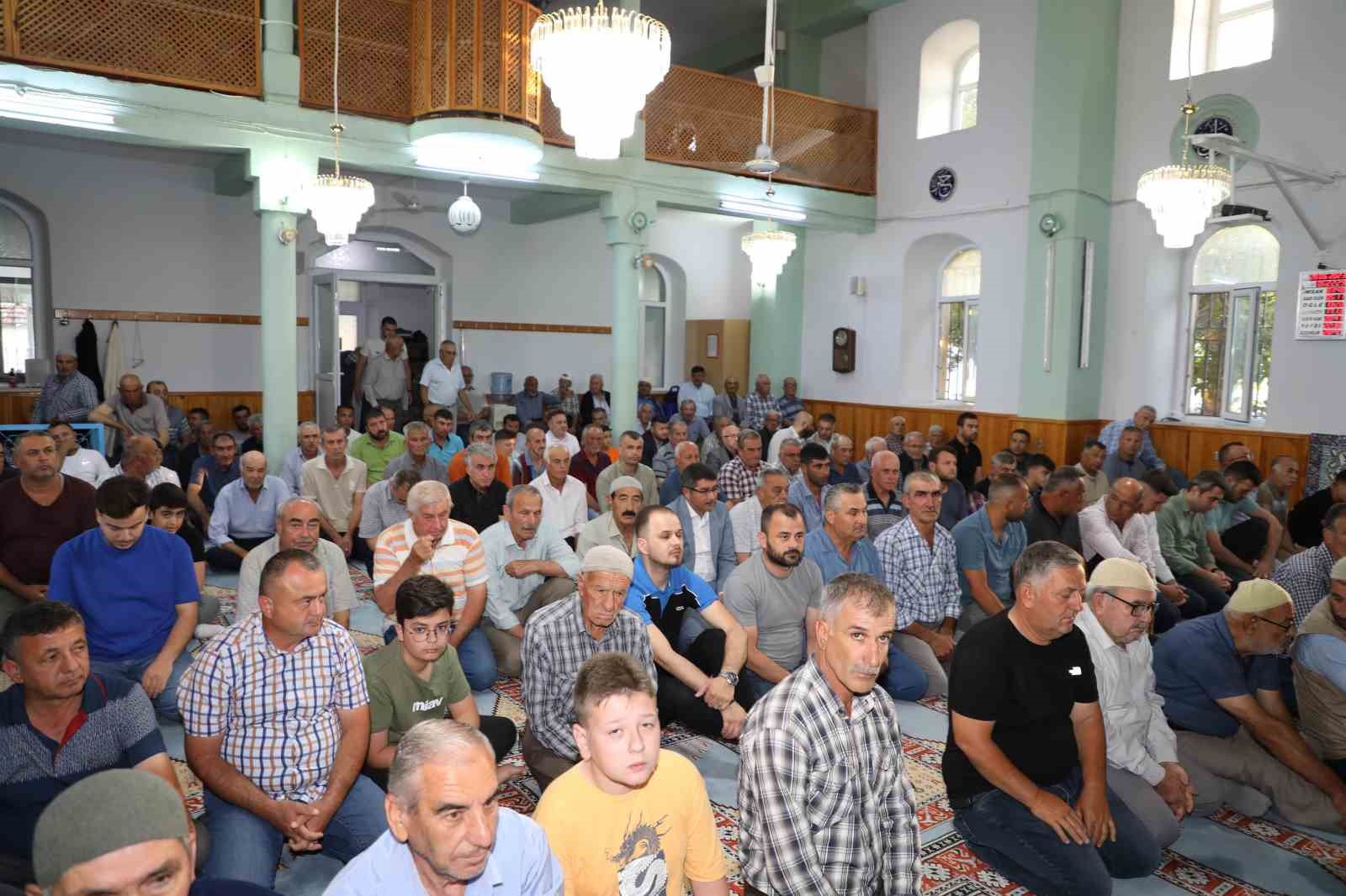 Başkan Çelik Yeşilköy’de vatandaşlarla bayramlaştı