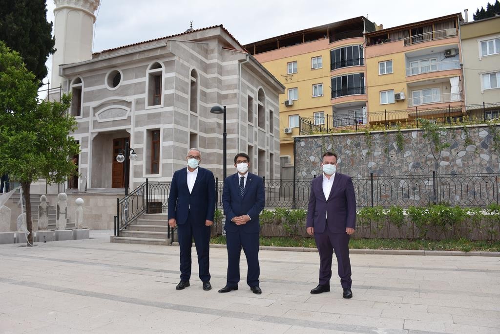 Başkan Çelik Yiğitbaş Veli Camisi ve Türbesi’nde yapılan çalışmaları inceledi