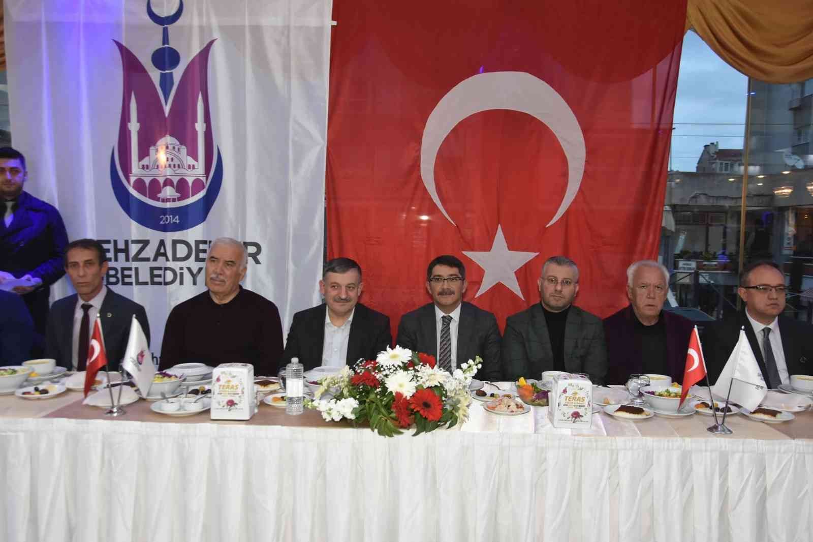 Başkan Çelik personeline müjdeyi iftarda verdi