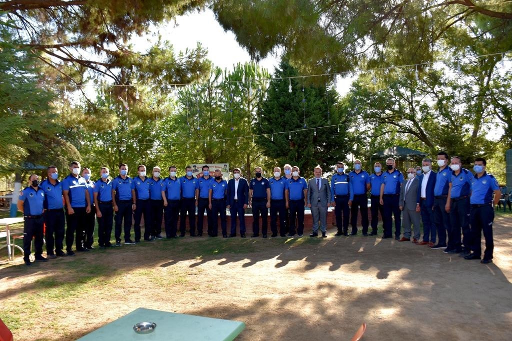 Başkan Çelik zabıta ekibini kutlayıp, teşekkür etti
