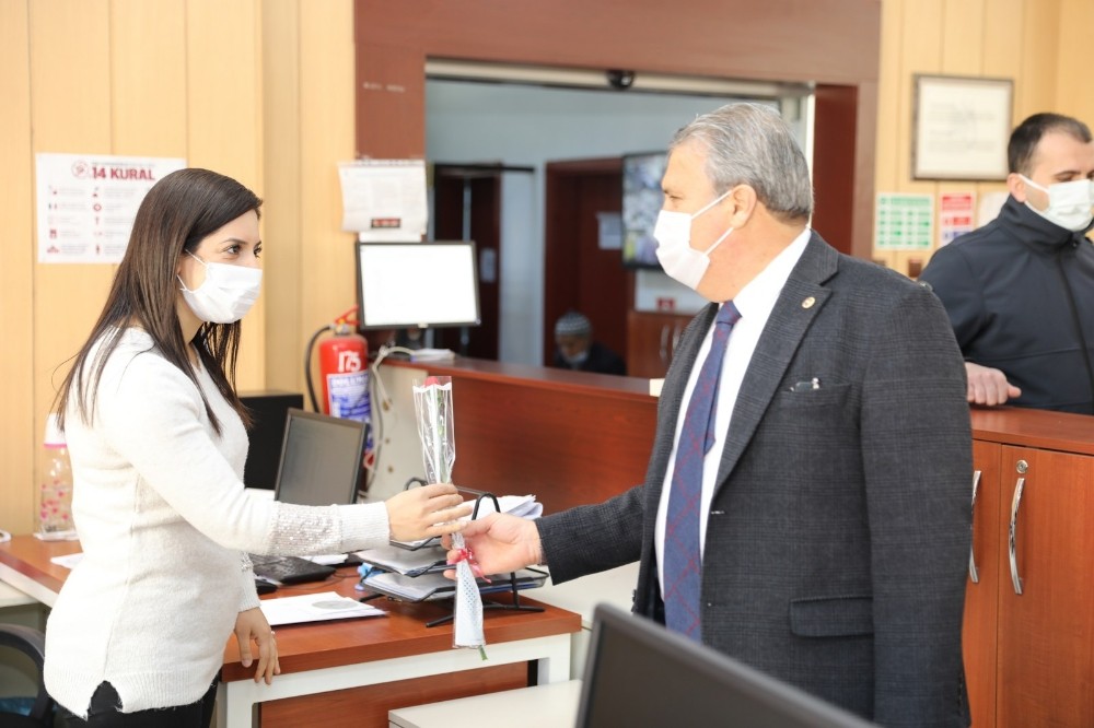Başkan Çerçi 8 Mart’ta kadın personelleri unutmadı