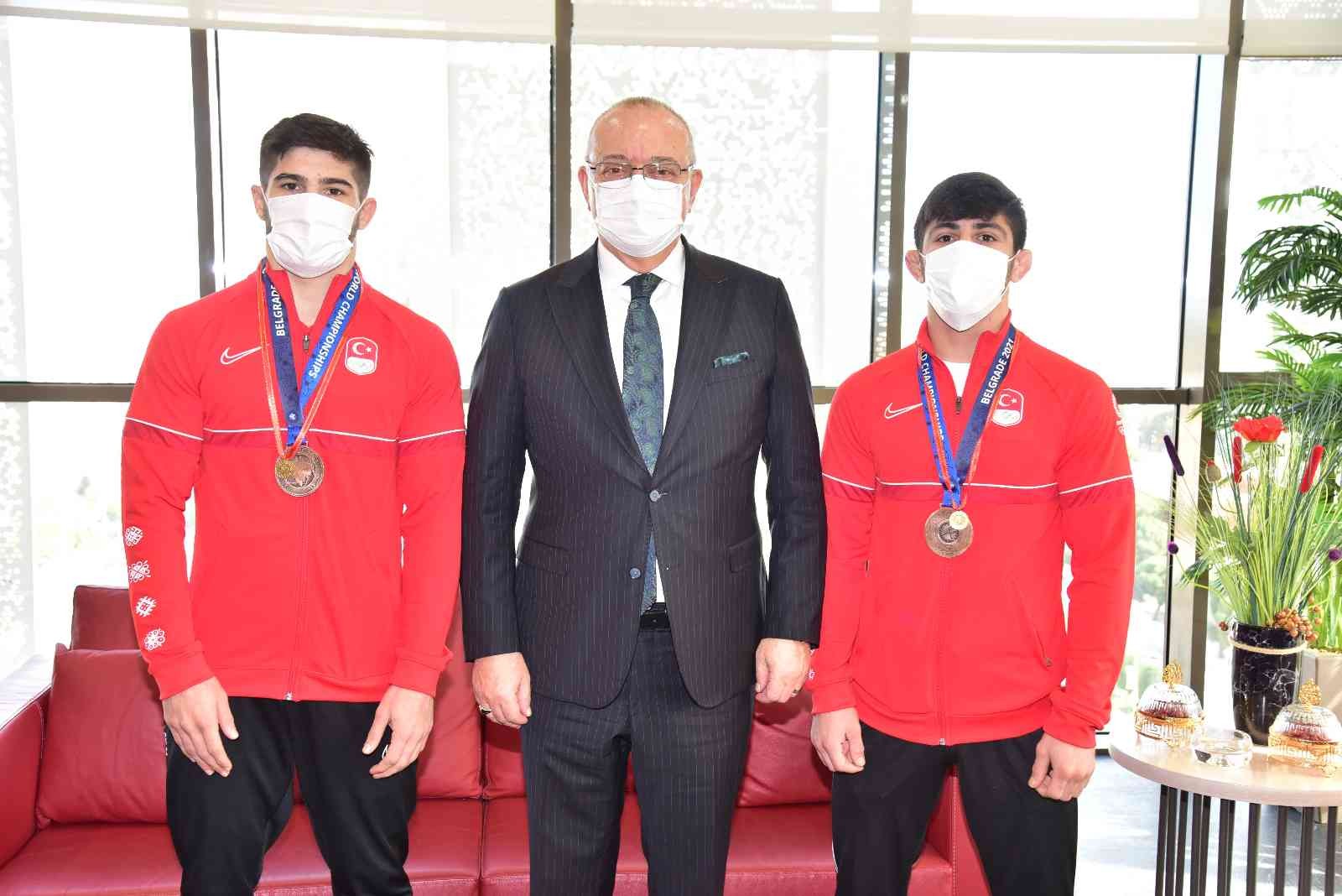 Başkan Ergün, milli güreşçileri ağırladı