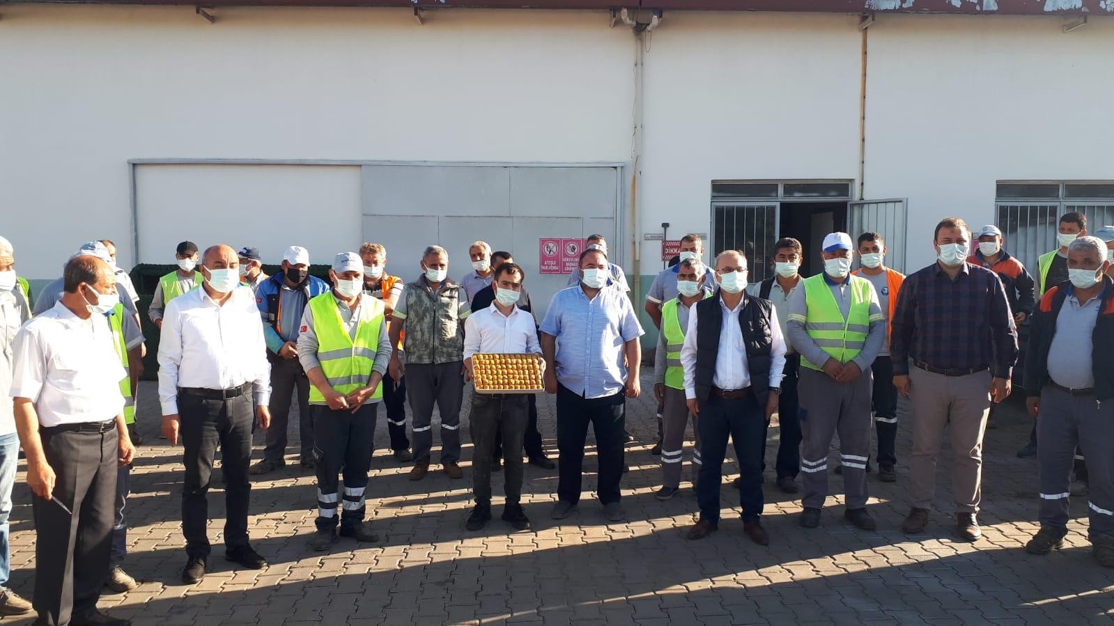 Başkan Kayda, temizlik işçileriyle bayramlaştı