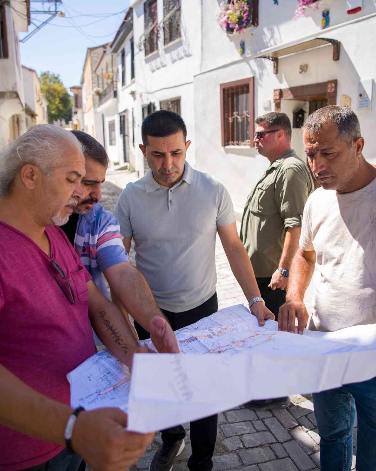 Başkan Ömer Günel ’Eski Kuşadası’nda incelemelerde bulundu