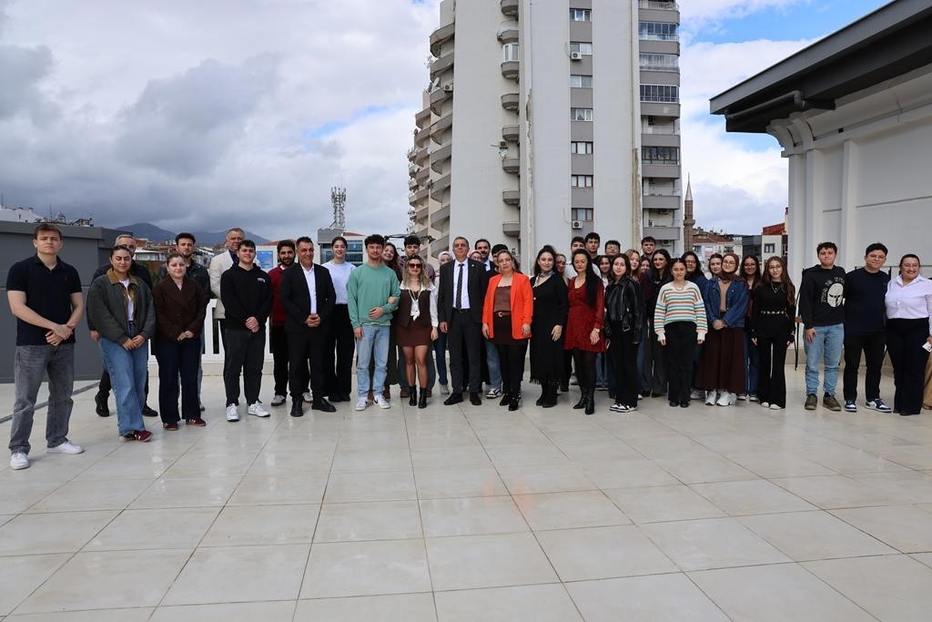 Başkan Şimşek, YKS’ye hazırlanan gençlerle kahvaltıda buluştu