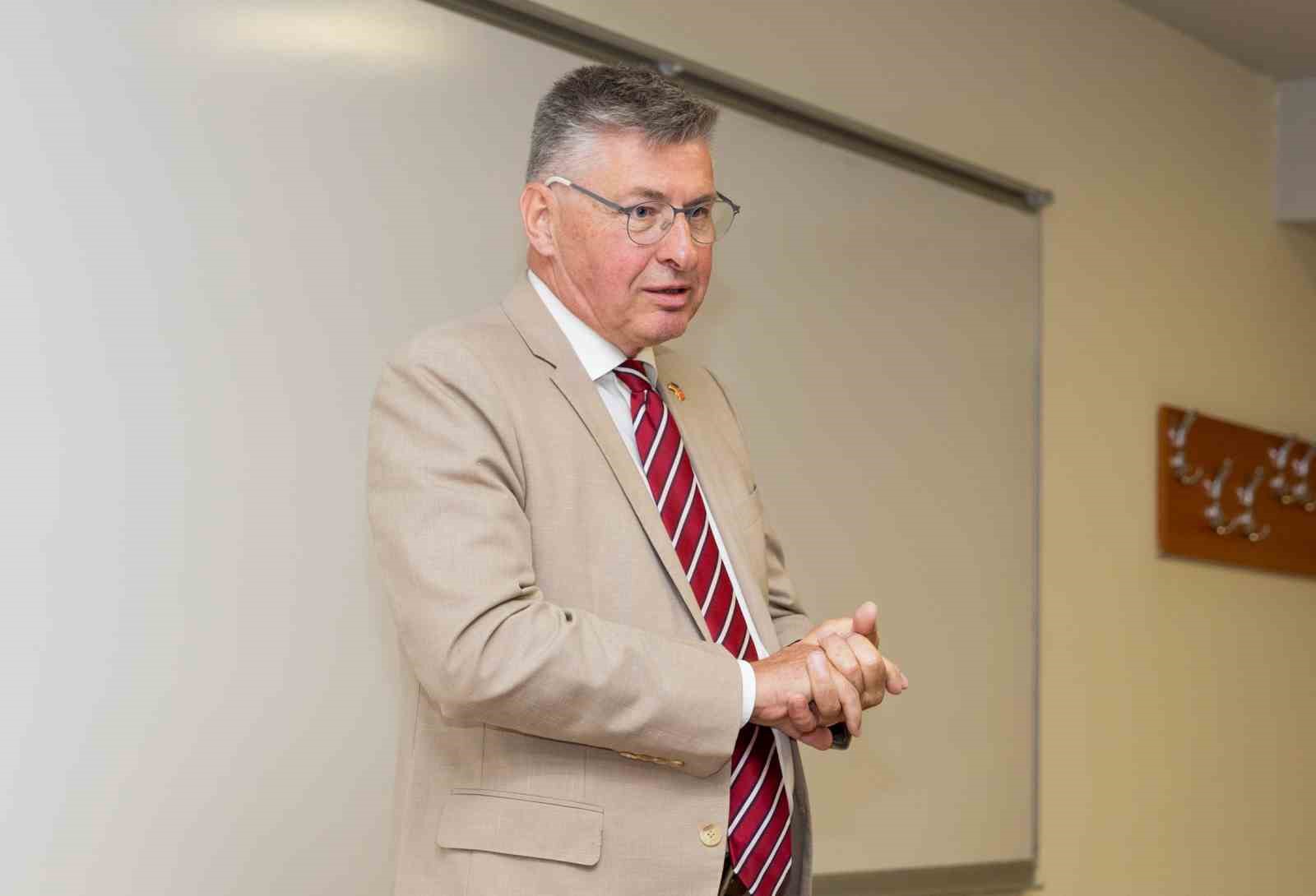 Başkonsolostan vize uyarısı: ‘Danışmanlık şirketleri süreci yavaşlatıyor’