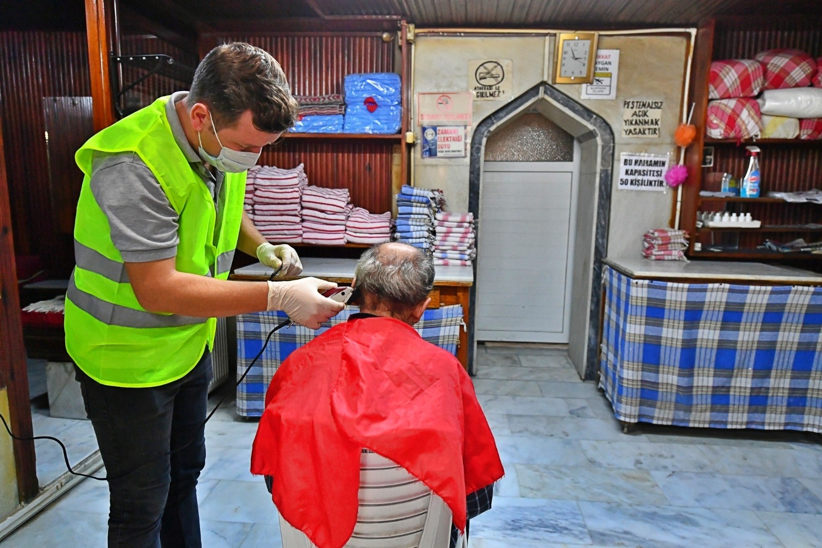 Basmane Hamamı’nın kapıları evsizlere açıldı