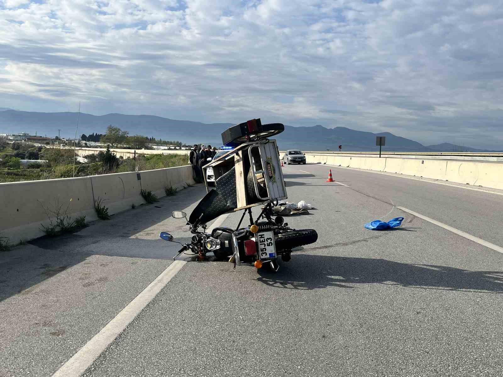 Bayındır’da otomobille çarpışan motosikletli yaralandı