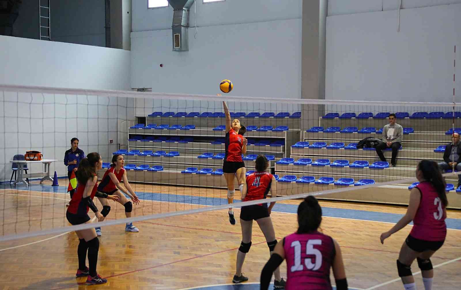 Bayraklı’da 23 Nisan coşkusu sporla başladı