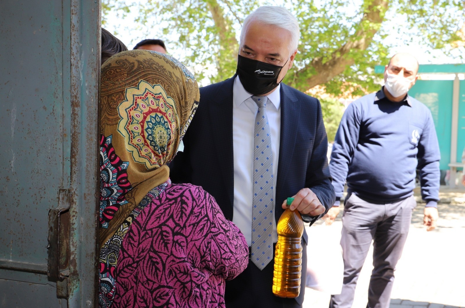 Belediyenin zeytinleri ihtiyaç sahiplerine dağıtıldı