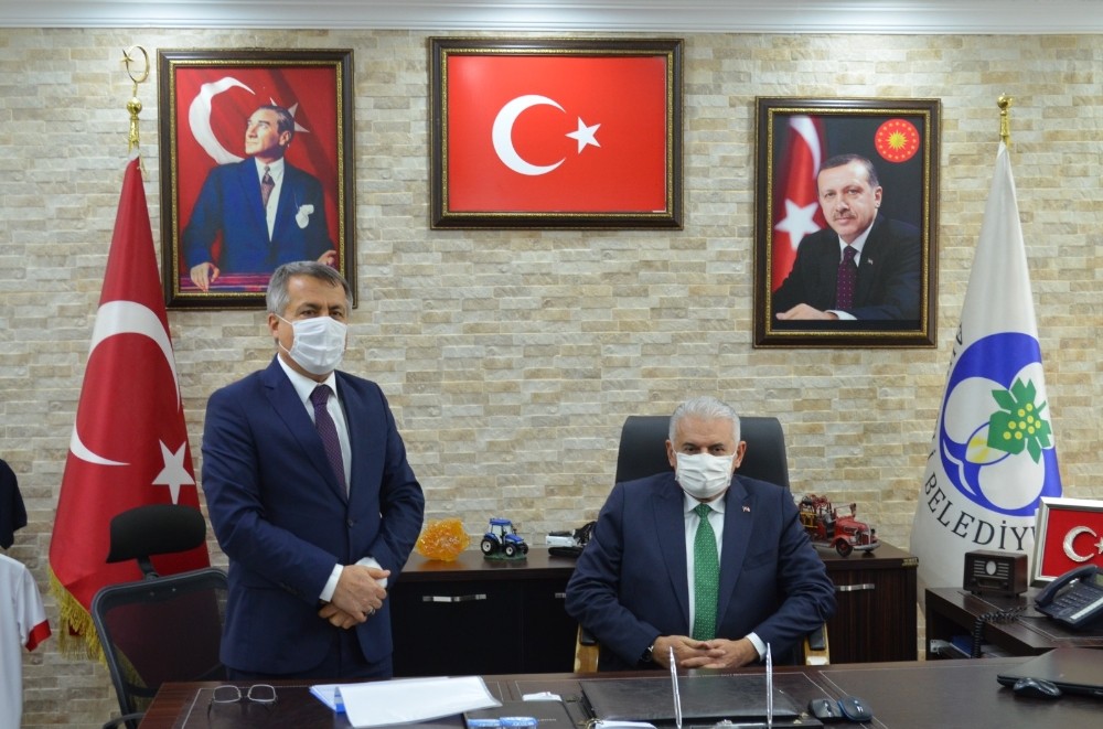 Binali Yıldırım’dan Ahmetli’ye ziyaret