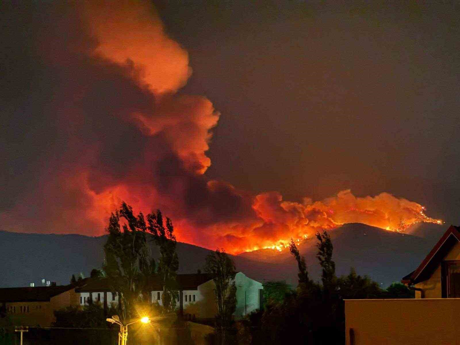 Bir yangın da Ödemiş’te: 3 mahalle tahliye edildi